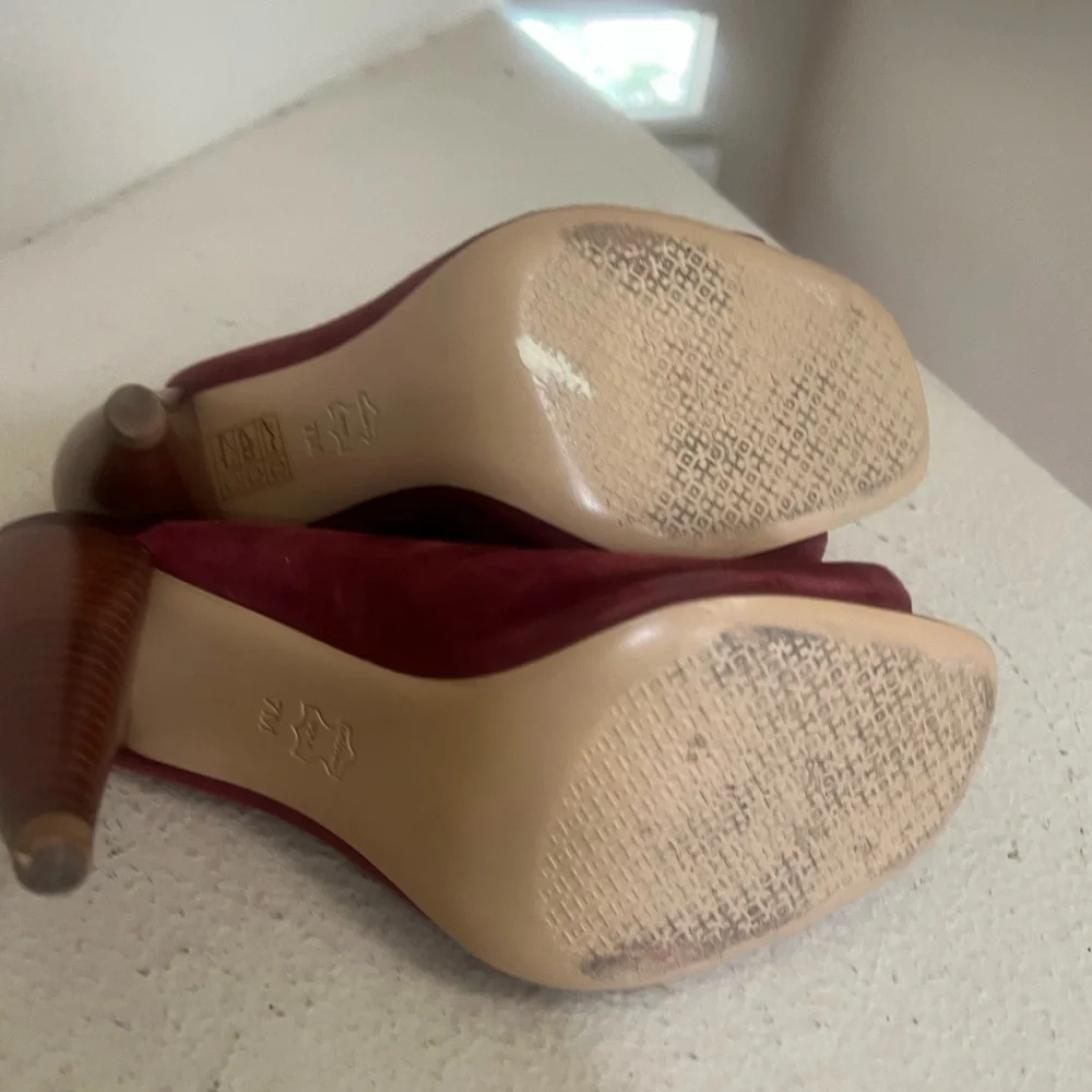 Tory Burch Maroon Red Ellis Suede Thick Heeled Mules Sandals Open Toes‎ Size 7